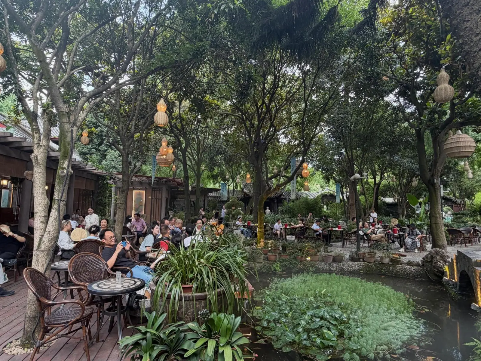 The “Slow Life” of Renmin Park (People’s Park): Your Complete Guide to Experiencing Chengdu’s Most Beloved Urban Oasis